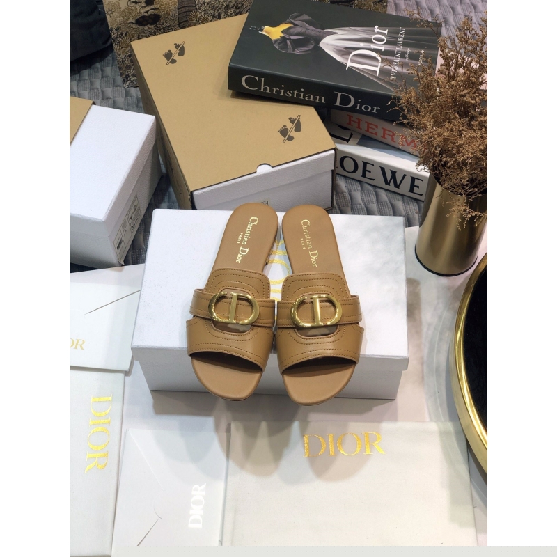ch**an D*or slippers